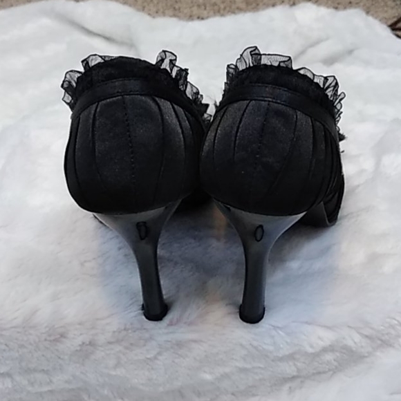 3/$15 Wild Diva Black Heels Pumps - Picture 6 of 12